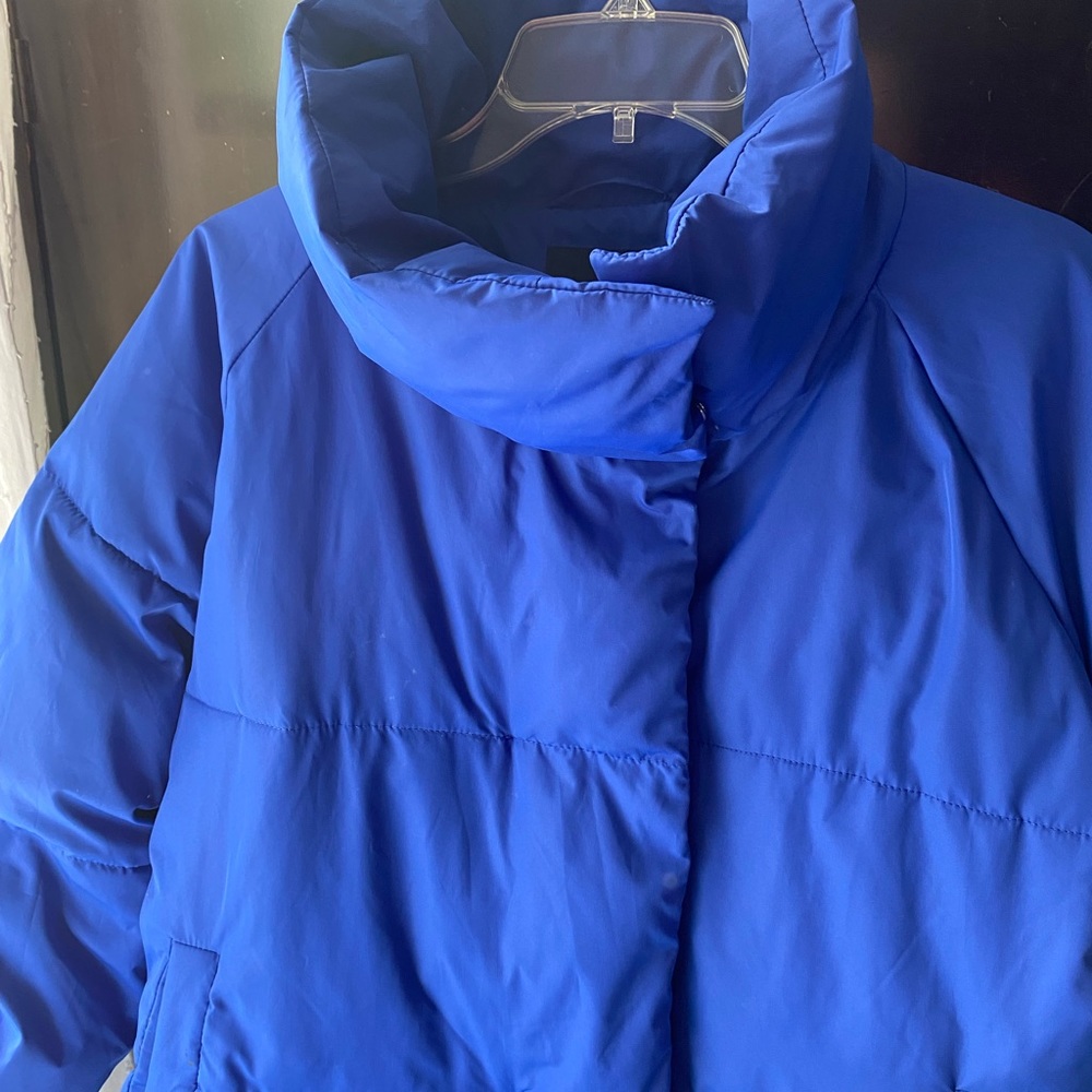 Express NWOT bright blue puffer L - Picture 3 of 5